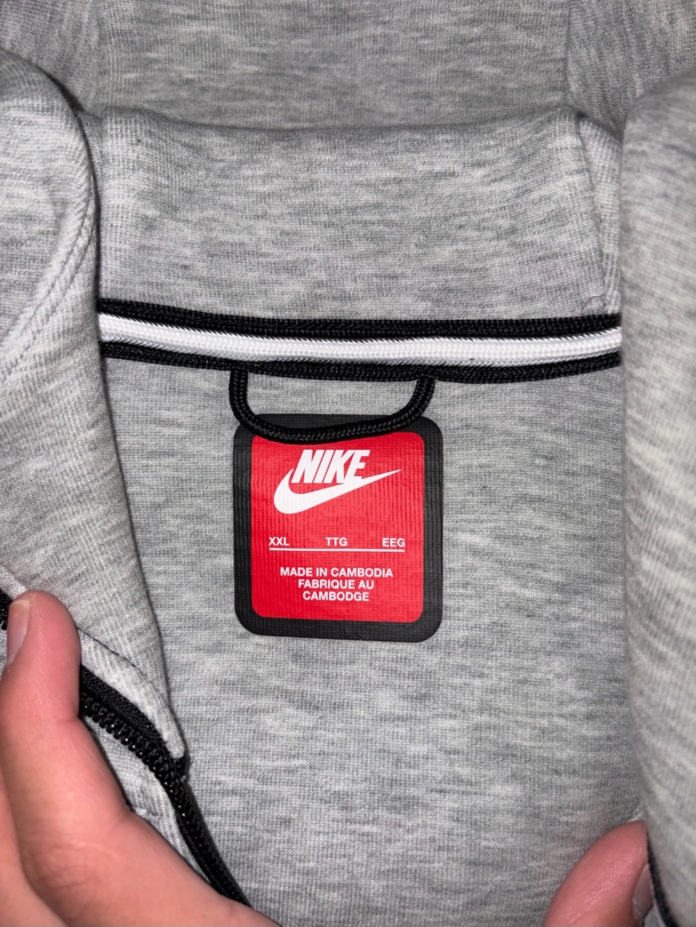 Nike Men’s Light Gray Zip-Up Performance Jacket with Black Trim - Picture 3 of 3